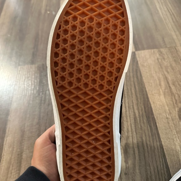 Vans Men's or Women’s Seldan Low Top Black Sneakers - Picture 6 of 12